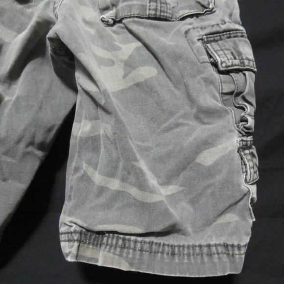 VF JEANSWEAR | 7 Regular | Camouflage / Camo | Cargo Shorts | Snap Buttons | GUC - Picture 12 of 12